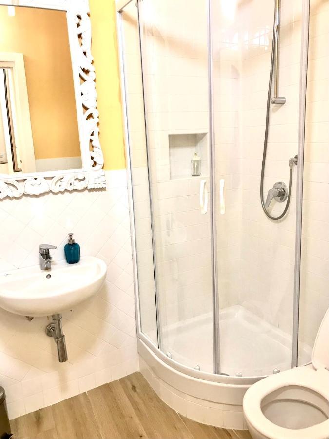 那不勒斯Agora Singola Con Bagno Privato Adiacente住宿加早餐旅馆 外观 照片