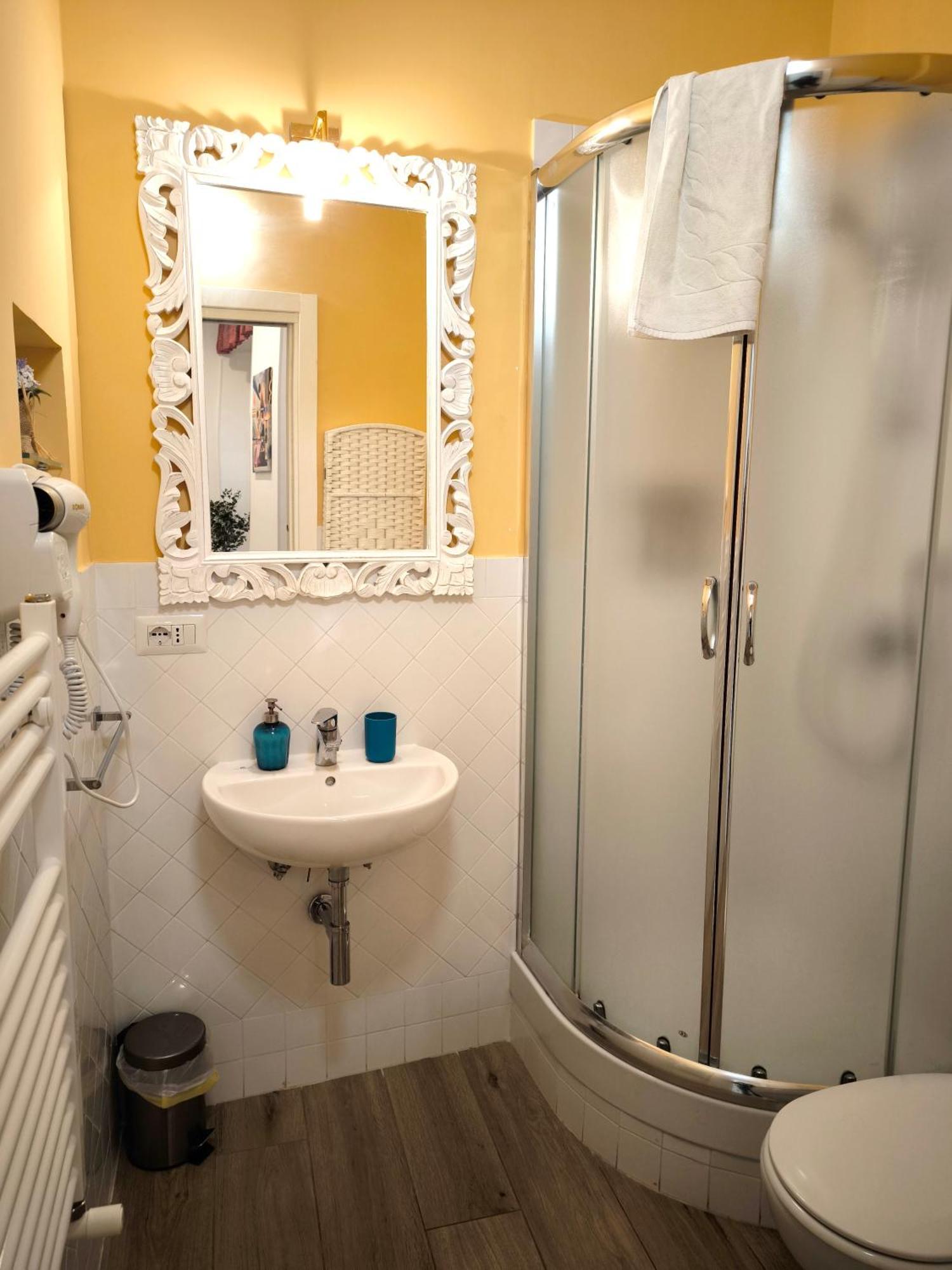 那不勒斯Agora Singola Con Bagno Privato Adiacente住宿加早餐旅馆 外观 照片
